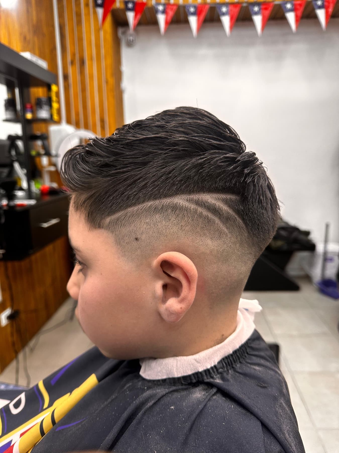 Corte infantil con degradado y diseño